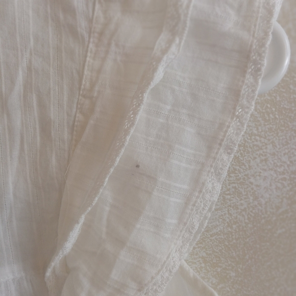 Size SP Kut from the Kloth White Flutter Sleeve Ruffle Lace Top Blouse NWT - Picture 4 of 7